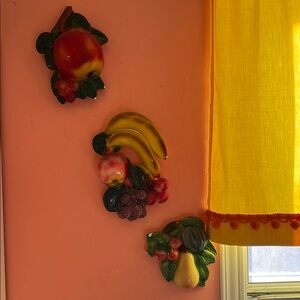 Vintage chalkware fruit set of 3 🍎🍇🍓🍐🍌